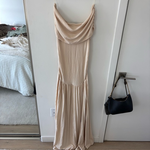 NWOT Lioness Field of Dreams Maxi Dress in Oatmeal - never worn - Picture 3 of 8